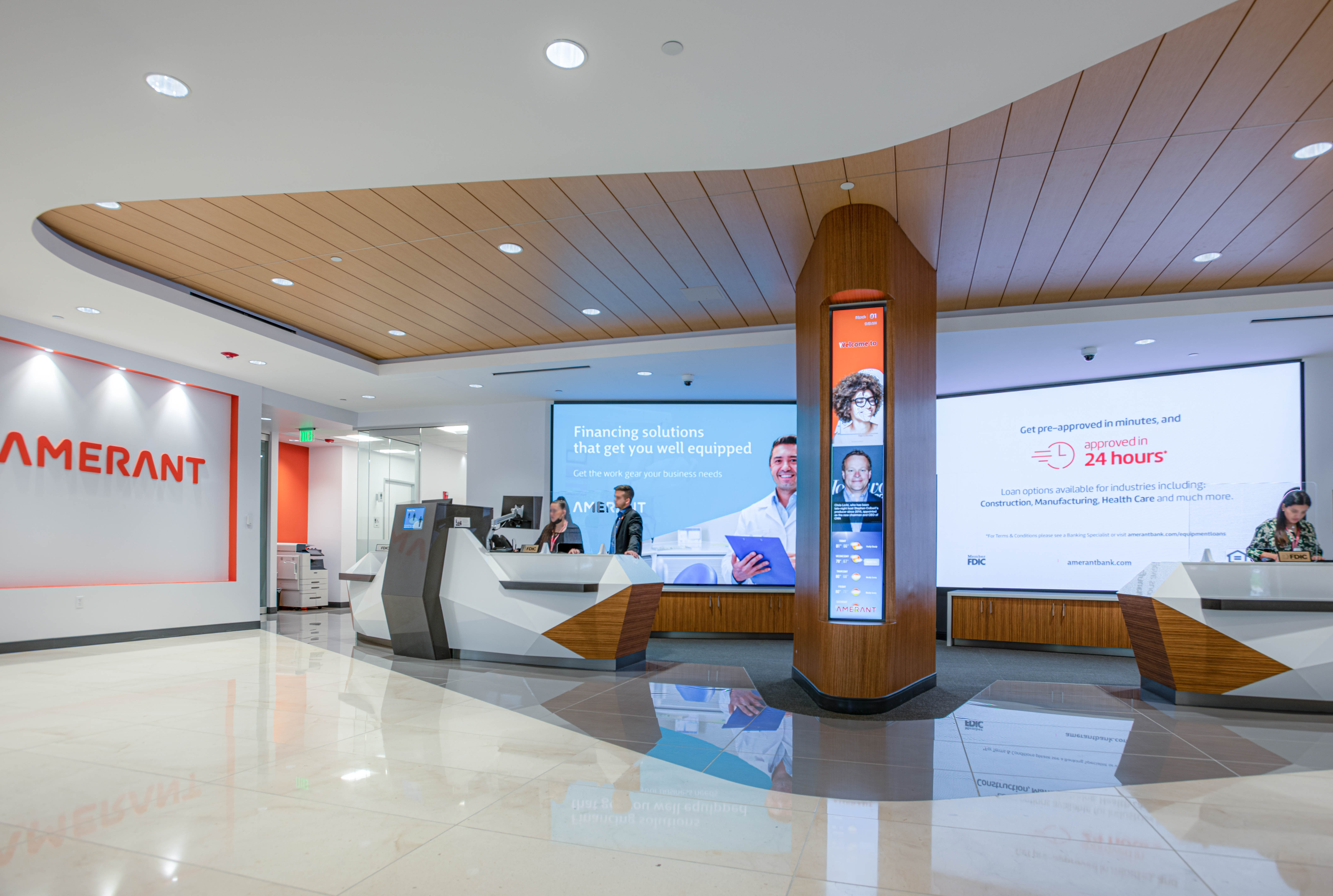 How Digital Signage Promotes Financial Literacy and Improves Client Experience