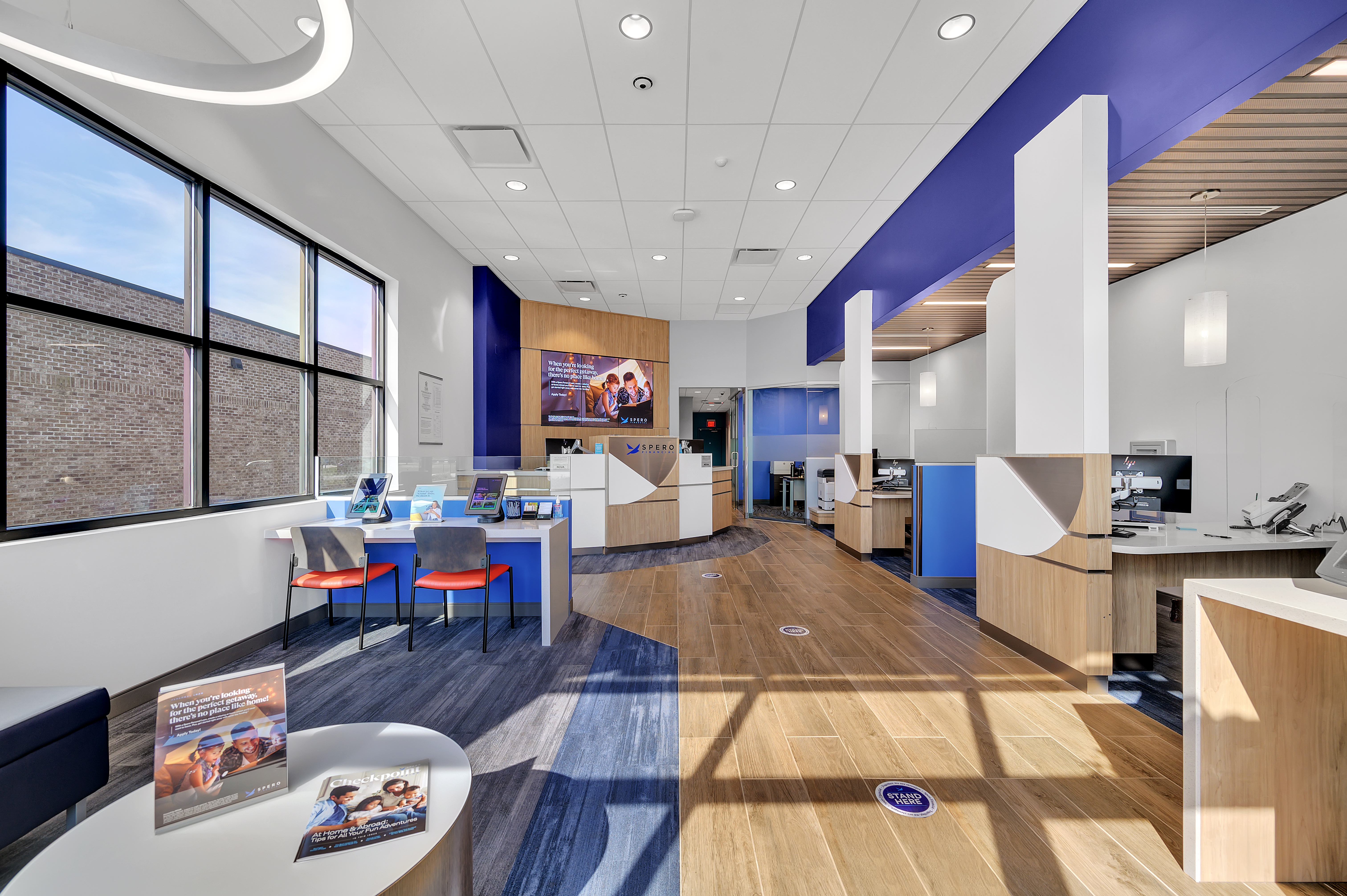 Why Financial Institutions are Choosing Open Floor Plan Designs (And Why You Should Too)